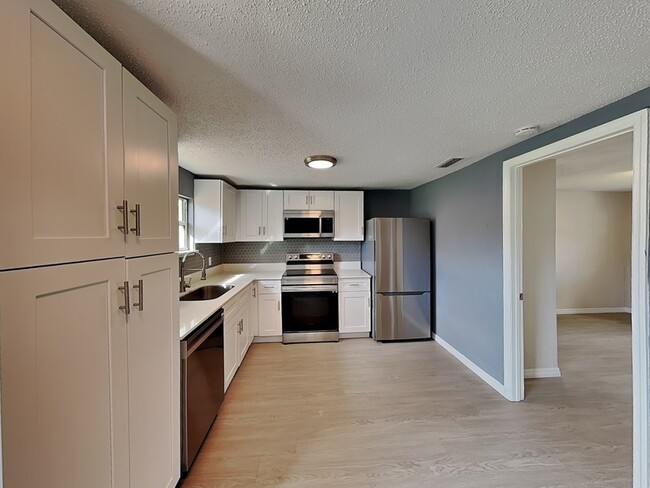 Building Photo - 502 Dunbar Ave