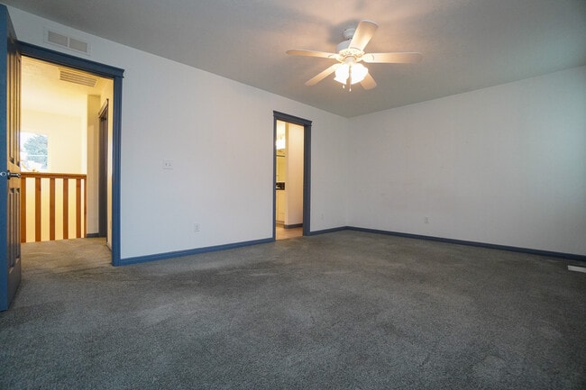 Building Photo - 11301 W Goldenrod Ave