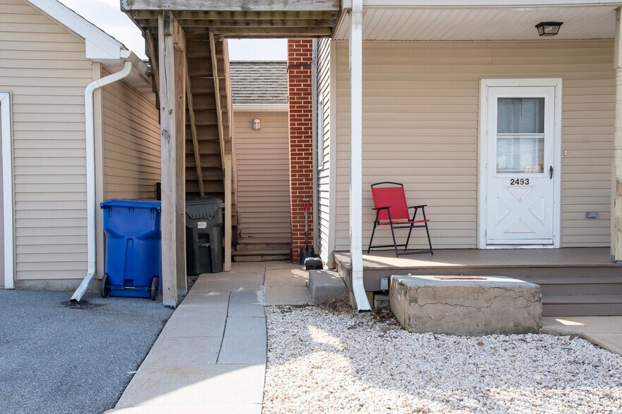 Building Photo - 2493 Mount Joy Rd