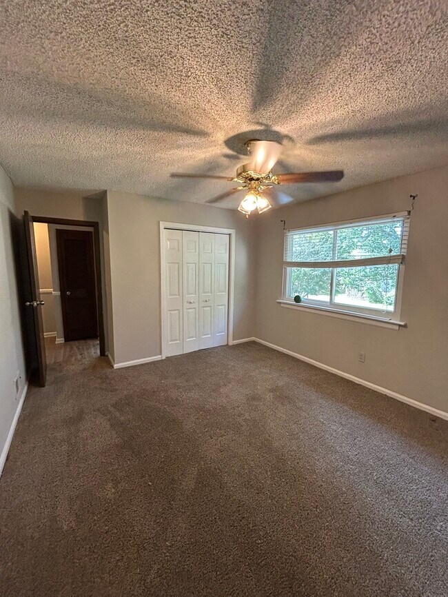 Building Photo - 4705 Leaf Crest Ct