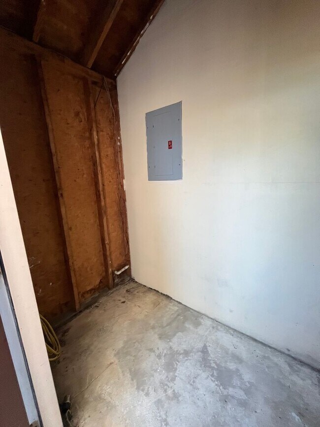 Building Photo - 154 Lullwater Dr