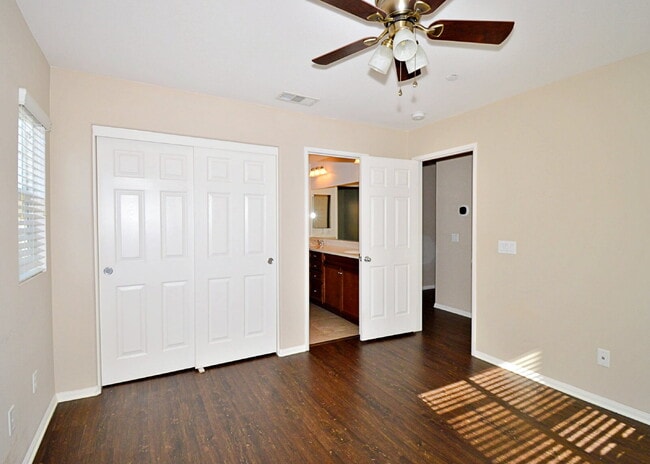 Building Photo - ** MOVE IN BONUS of $500.00 ** (If an agreement is signed by March 31st 2026) "Charming 3 Bed, 2....