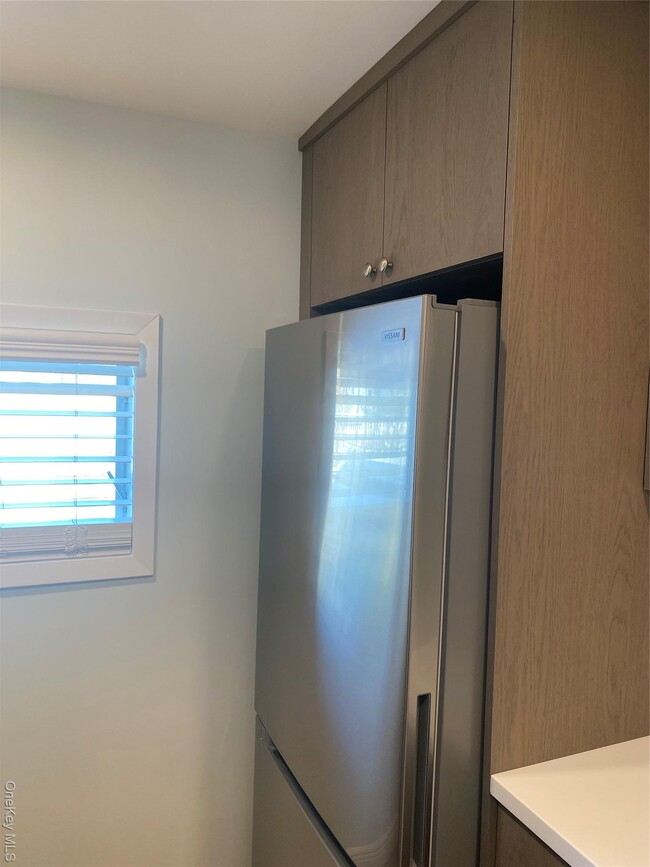 Building Photo - 75 W Washington Ave