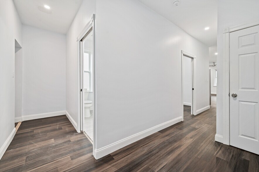 Building Photo - 318 Laurel St