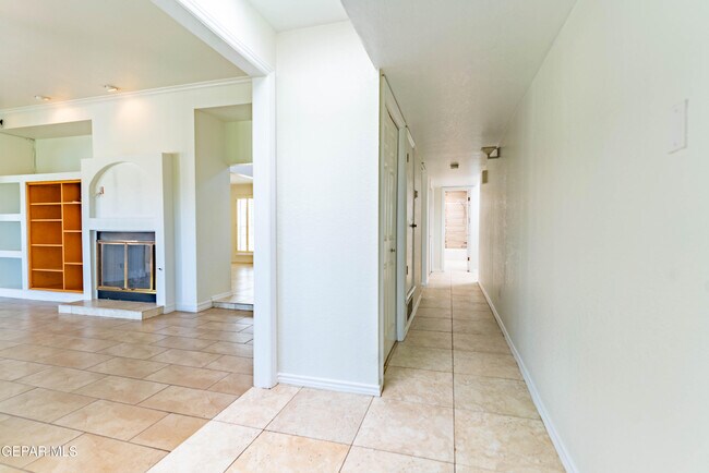 Building Photo - 7033 San Marino Dr