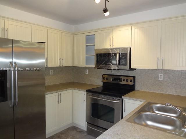 Building Photo - 452 NE 210th Cir Terrace