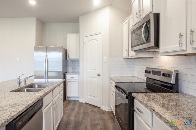 Building Photo - 2125 Silver Maple
