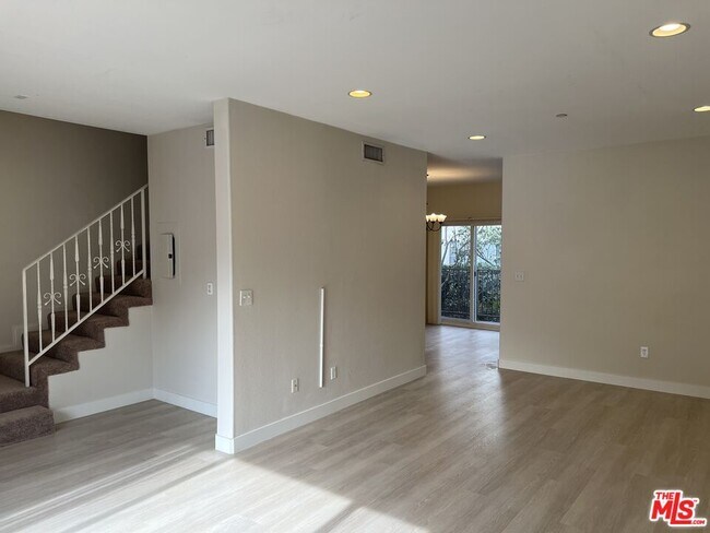 Building Photo - 12375 Osborne Pl