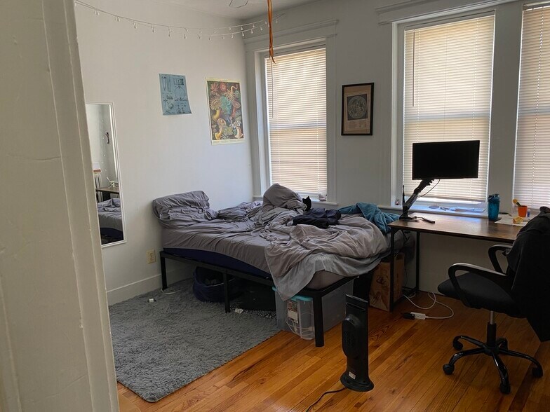 Building Photo - 4 Price Rd