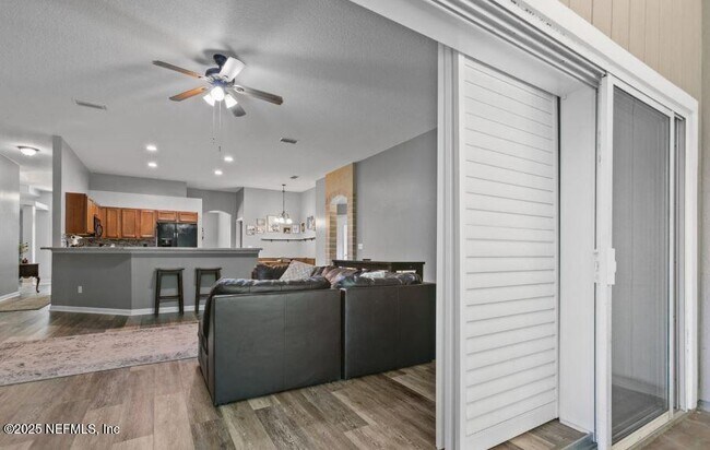 Building Photo - 503 Apple Creek Dr