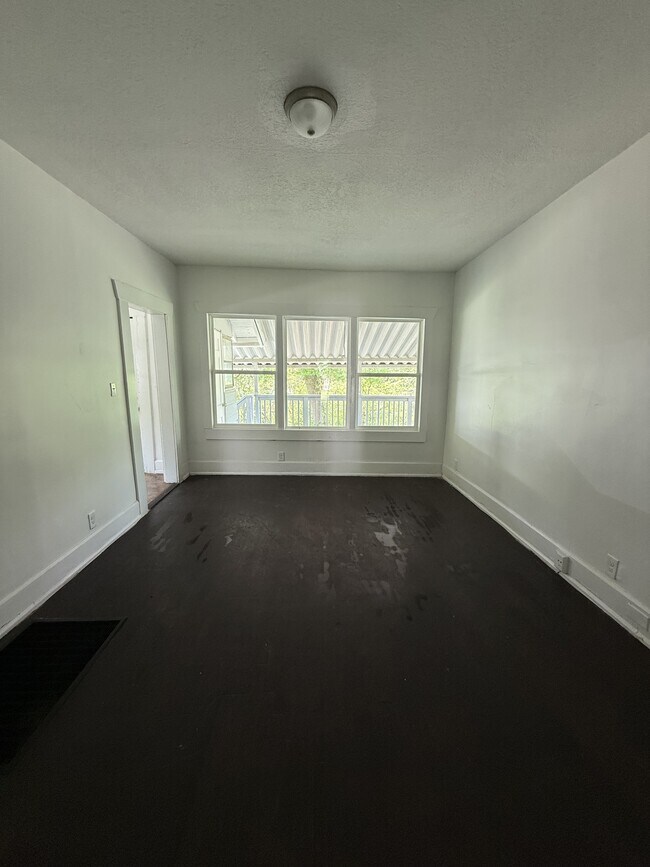 Building Photo - 1401 9th Ave