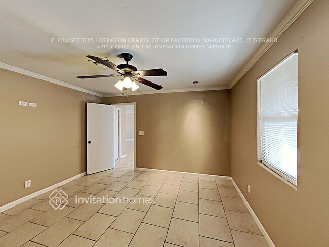 Building Photo - 3433 W Paradise Dr