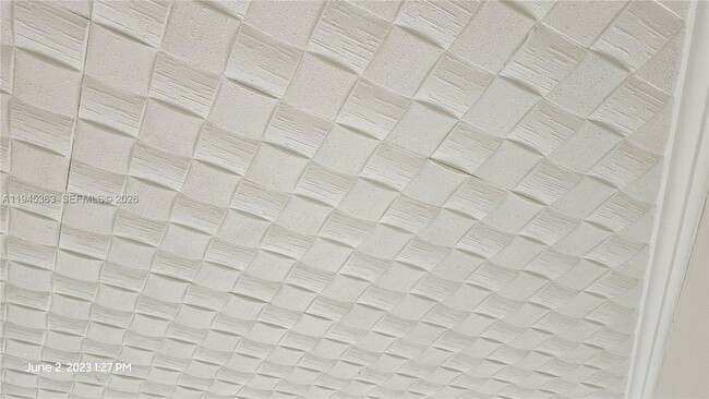 Building Photo - 626 S 28th Ave