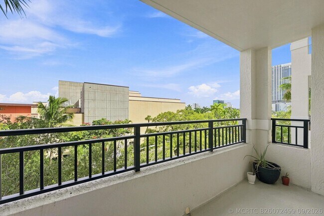 Building Photo - 610 W Las Olas Blvd