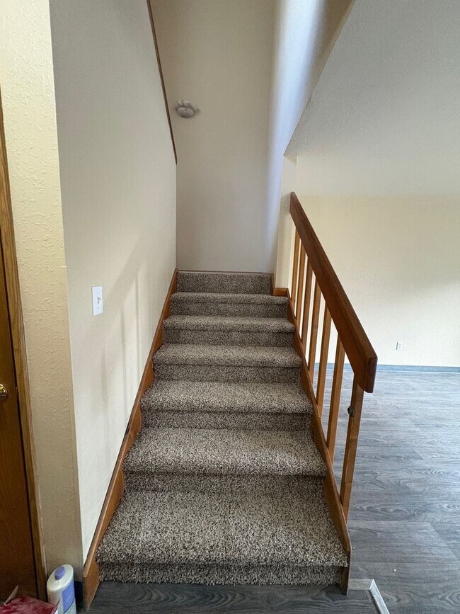 Building Photo - 00720-1096/1098 W. Regis St.