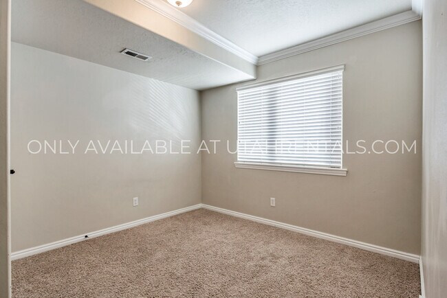 Building Photo - 956 W 580 S