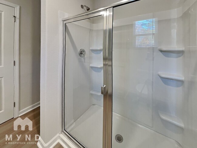 Building Photo - 329 New Villas St