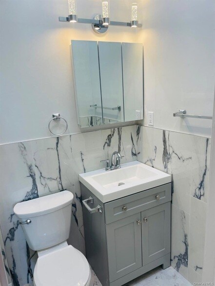 Building Photo - 16 Oldwood Rd S