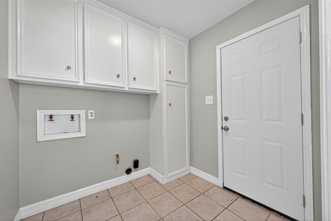 Building Photo - 1714 Corral Dr