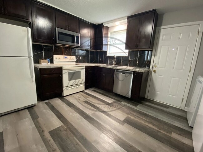 Building Photo - Updated Two Bedroom Ranch Duplex in Hermitage, 1/2 off First Months Rent!