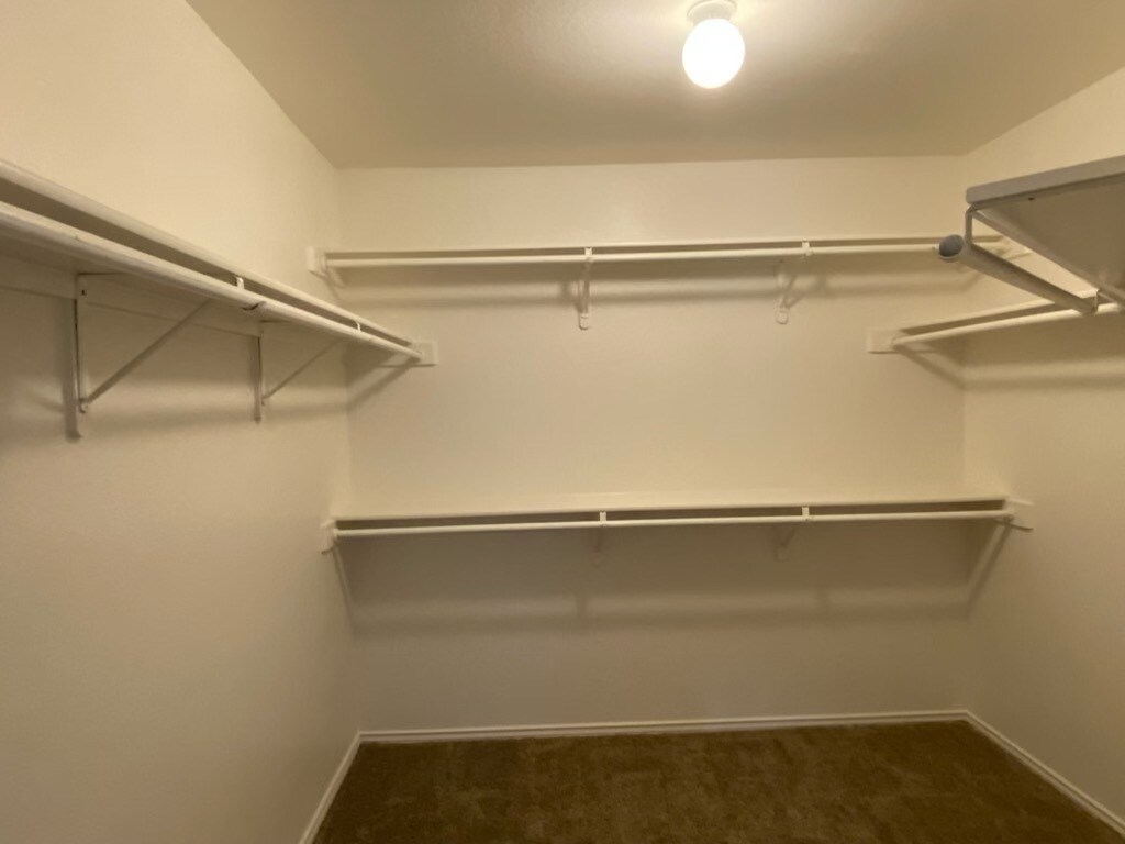 Building Photo - 2326 Clover Ridge Dr