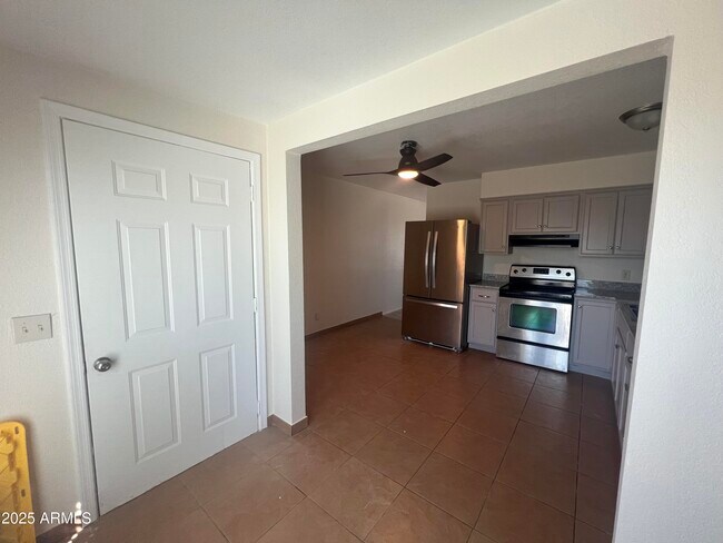 Building Photo - 4525 E Alta Vista Rd