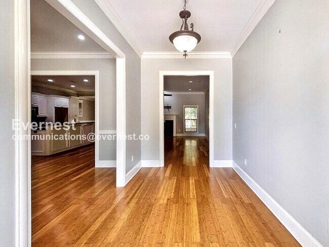Building Photo - 4-Bedroom Home with Garage / Available Now!