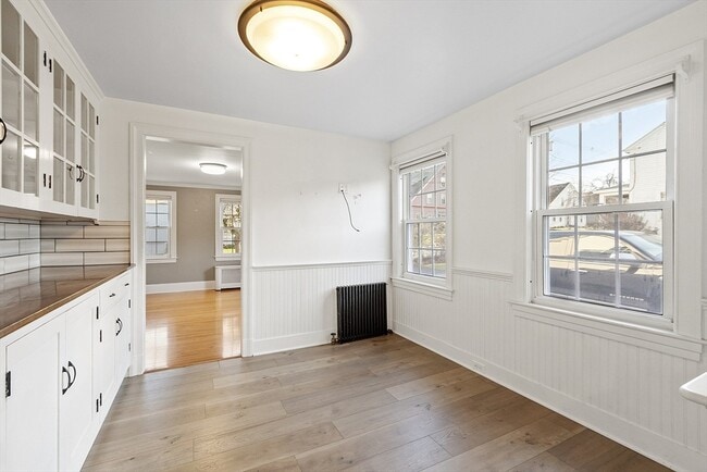 Building Photo - 14 Bacon St