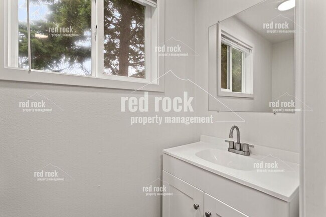 Building Photo - 4209 N Abbey Rd