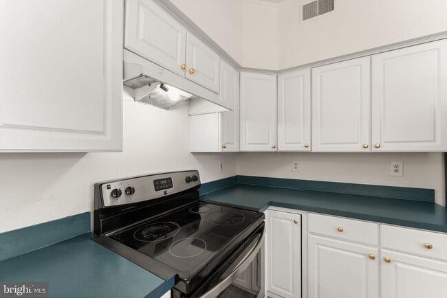 Building Photo - 44210 Shady Glen Terrace
