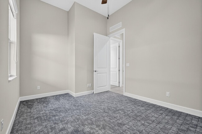 Building Photo - 8883 Kingsmoor Wy