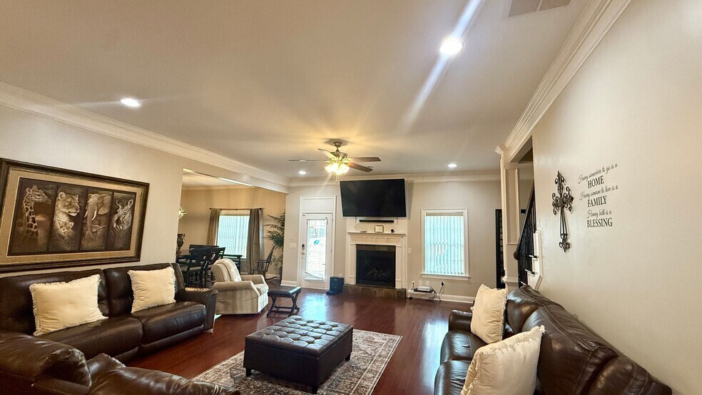 Building Photo - Beautiful 5 Bedroom Home in The Cotswolds