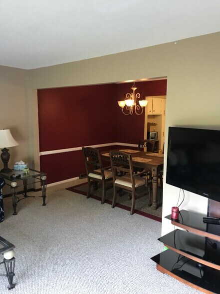 Dining Room - 1124 Appletree Ln