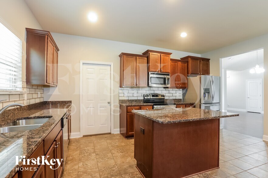 Building Photo - 1022 Yorkshire Dr