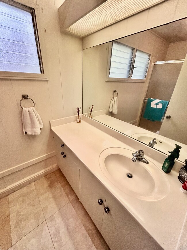 Building Photo - 1219 Ala Aolani St