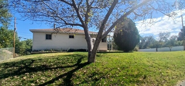 Building Photo - 111 Glade Park Rd