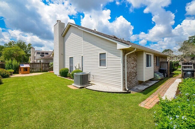 Building Photo - 2115 Echo Ridge