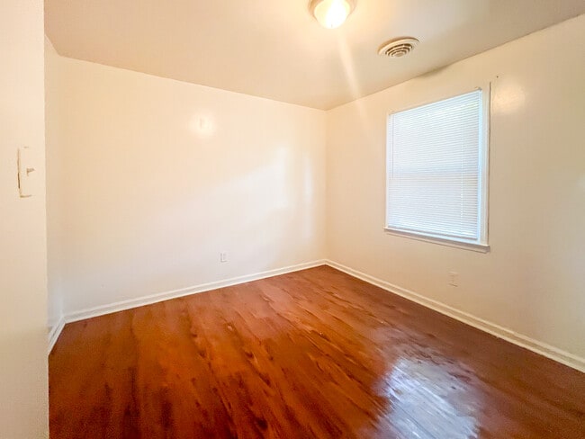 Building Photo - 5207 Cheshire Dr