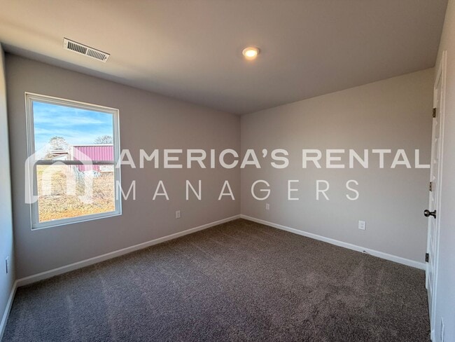 Building Photo - Modern Two Story Living in Lincoln, AL! Sign a 13-month lease by 3/31/2026 and receive a leasing ...