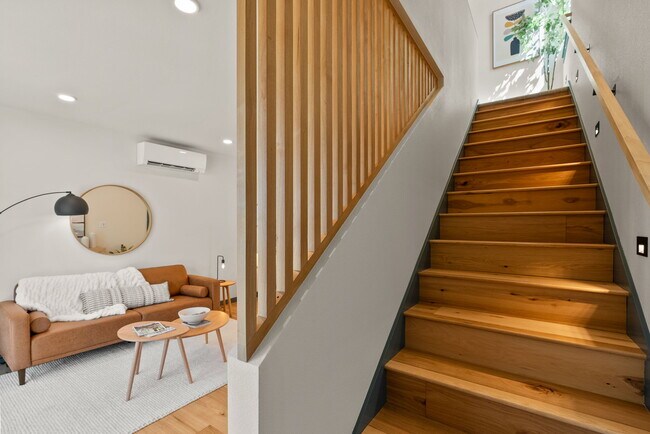 Building Photo - 950 NE Norton Ave