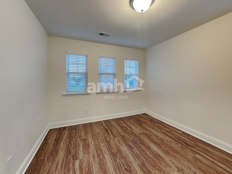 Building Photo - 421 Levon Ct