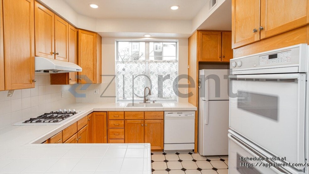 Building Photo - 5 Chester Cir