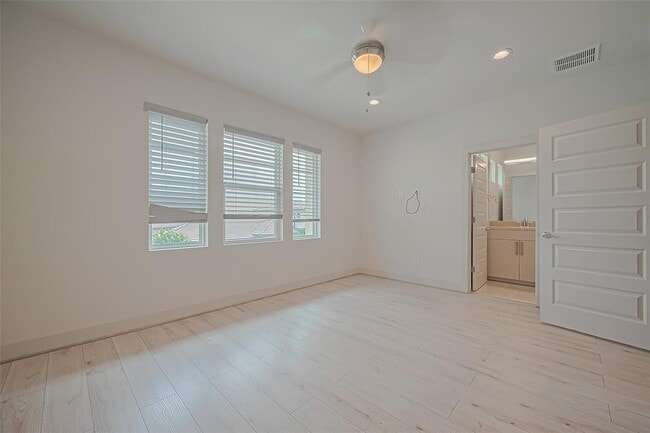 Building Photo - 11603 Royal Ivory Crossing