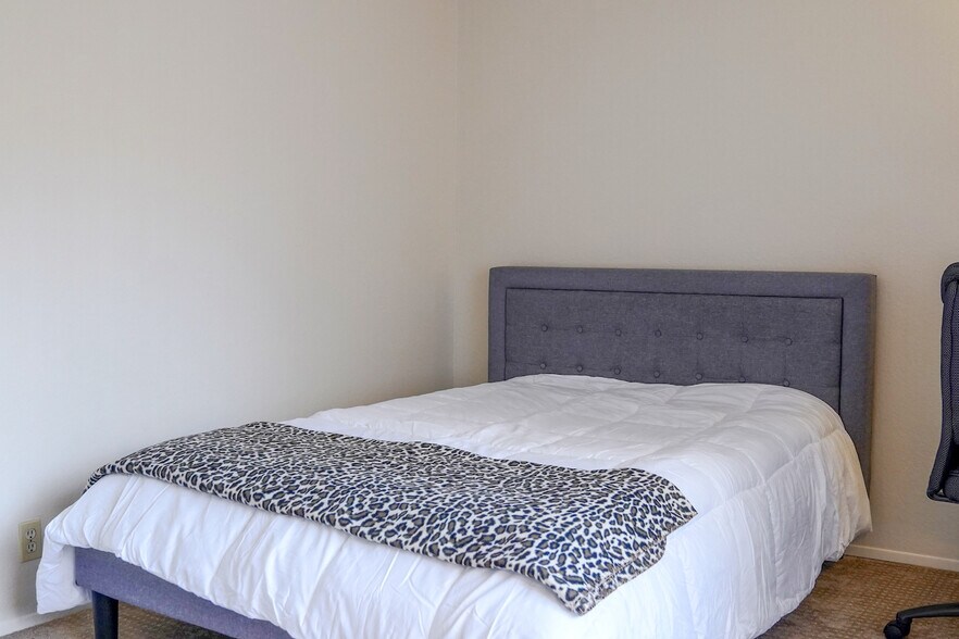 Building Photo - 4095 Rosenda Ct