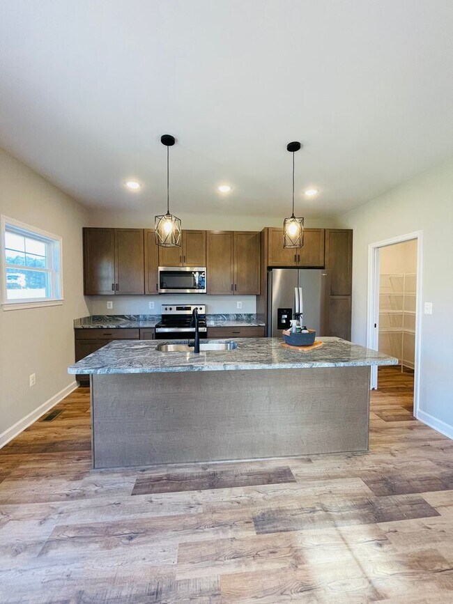 Building Photo - Brand New END UNIT Townhouse in Congers Creek