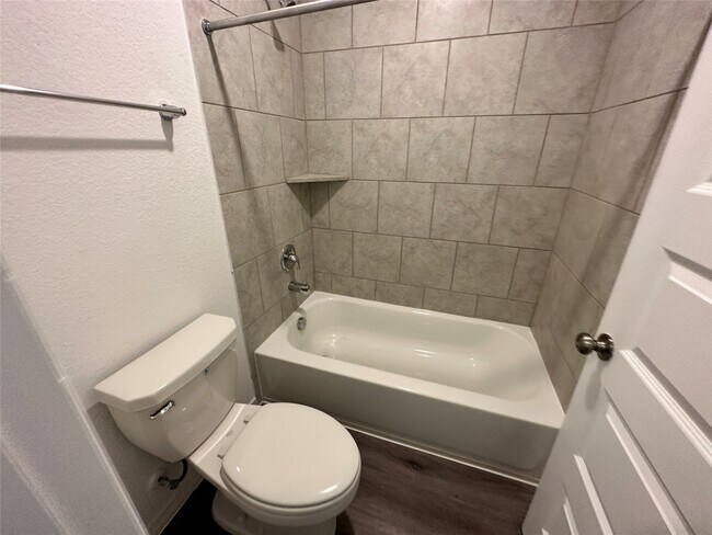 Building Photo - 16492 Moss Ln