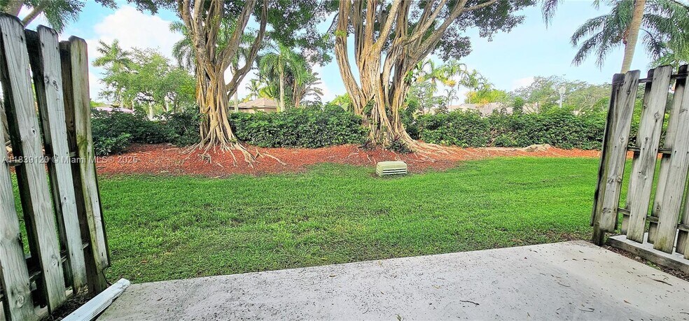 Building Photo - 2058 Madeira Dr