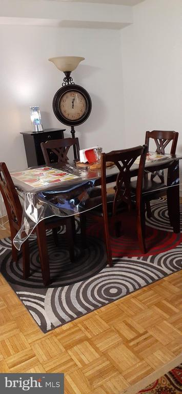 Building Photo - 604 S Washington Square