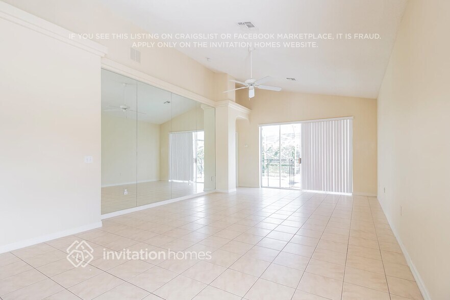 Building Photo - 16725 Rolling Green Dr