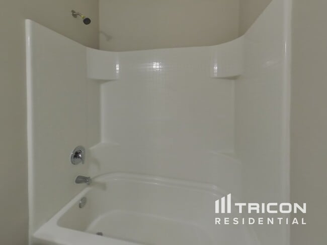 Building Photo - 2996 Neverland Dr